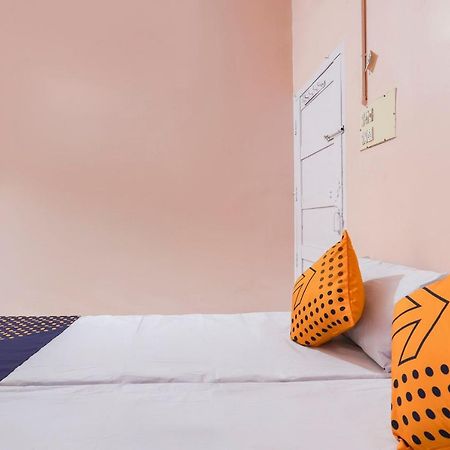 Spot On 68111 Jeena Motels Kollam Eksteriør bilde