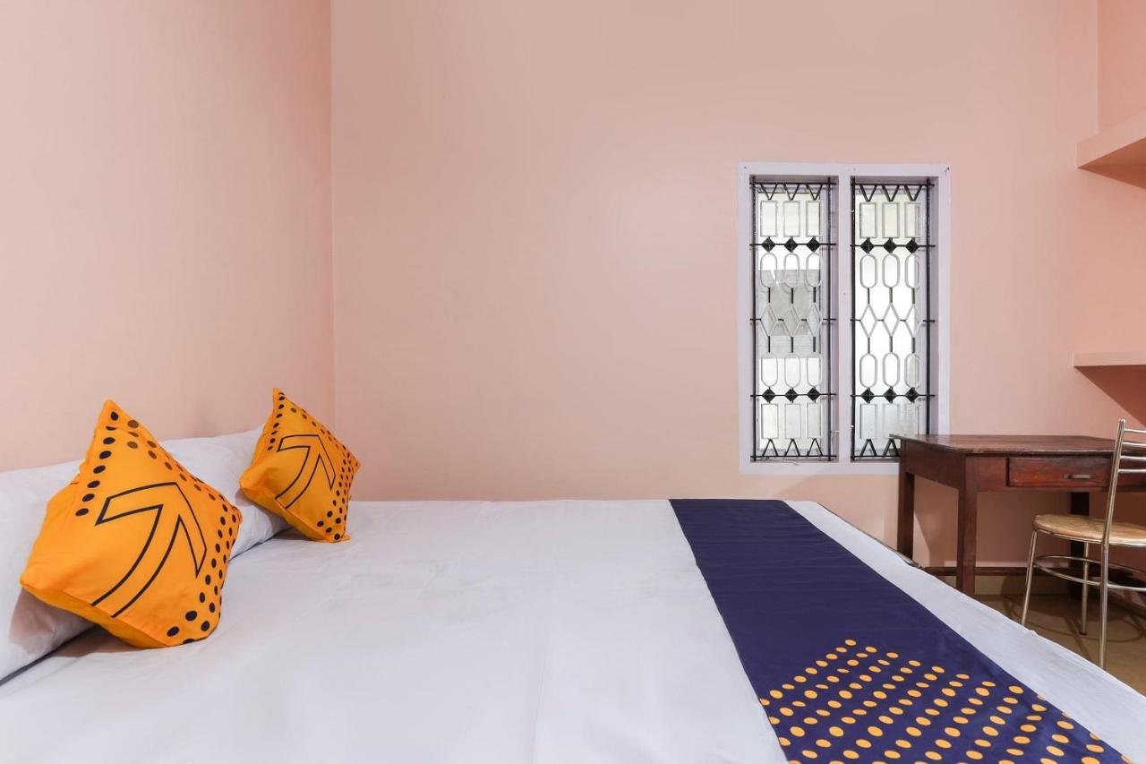 Spot On 68111 Jeena Motels Kollam Eksteriør bilde