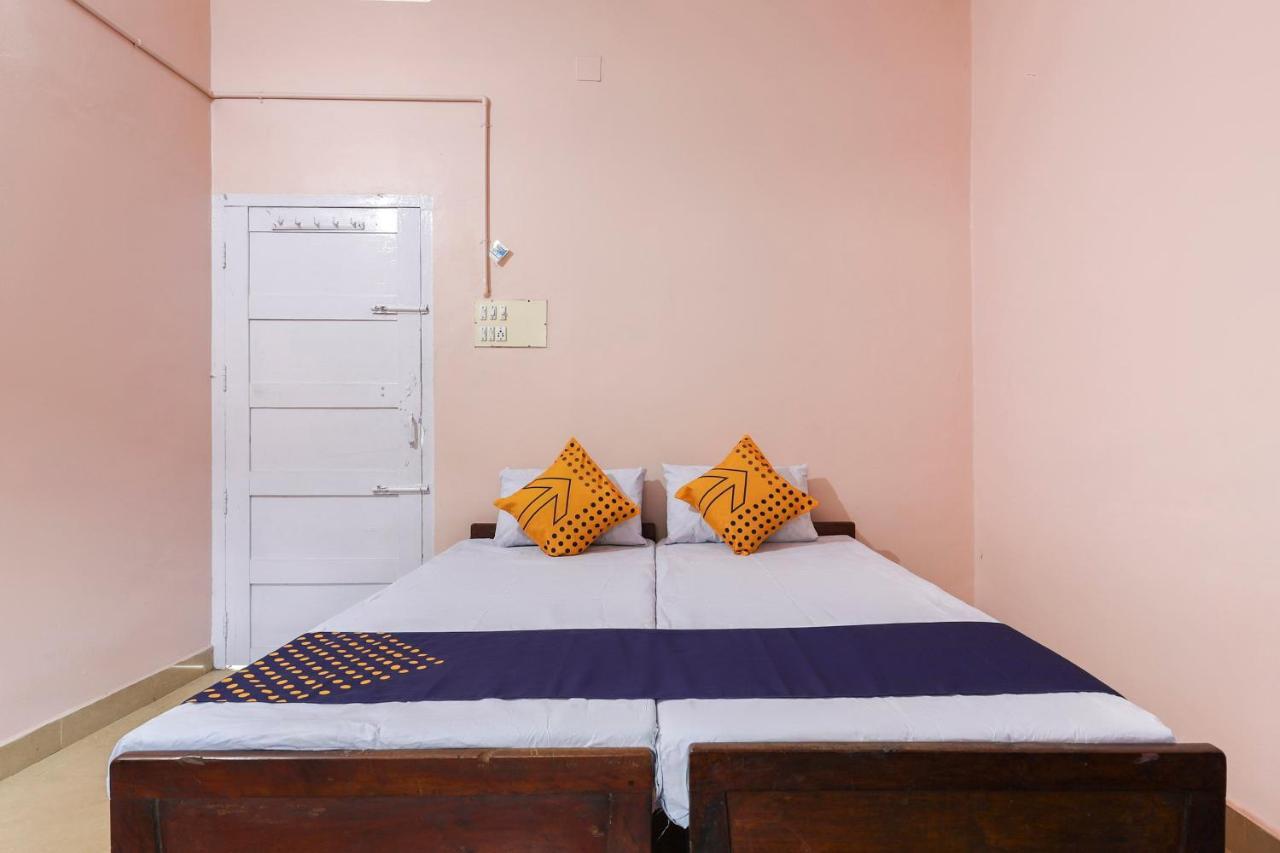 Spot On 68111 Jeena Motels Kollam Eksteriør bilde