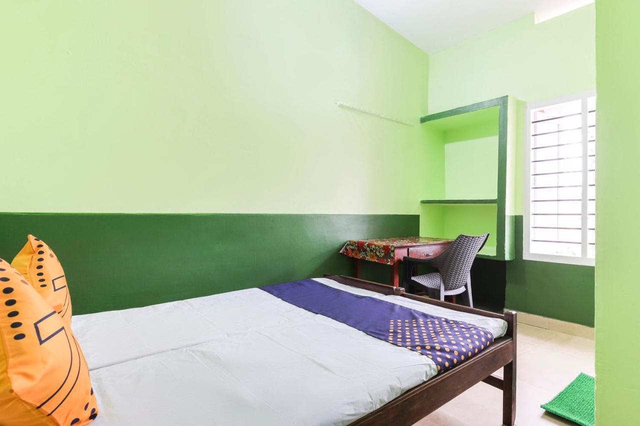 Spot On 68111 Jeena Motels Kollam Eksteriør bilde