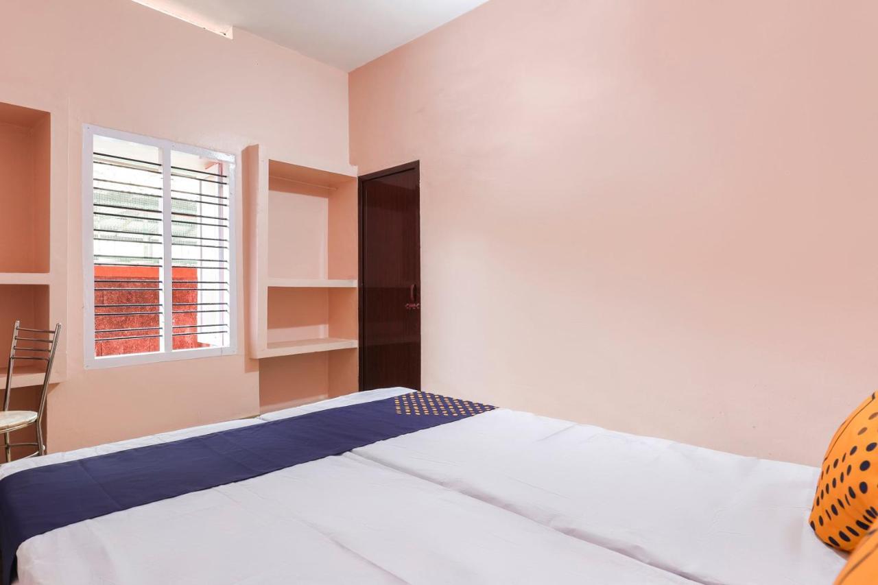 Spot On 68111 Jeena Motels Kollam Eksteriør bilde