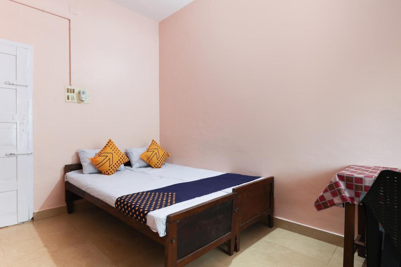 Spot On 68111 Jeena Motels Kollam Rom bilde
