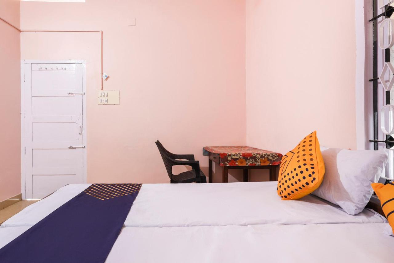 Spot On 68111 Jeena Motels Kollam Eksteriør bilde